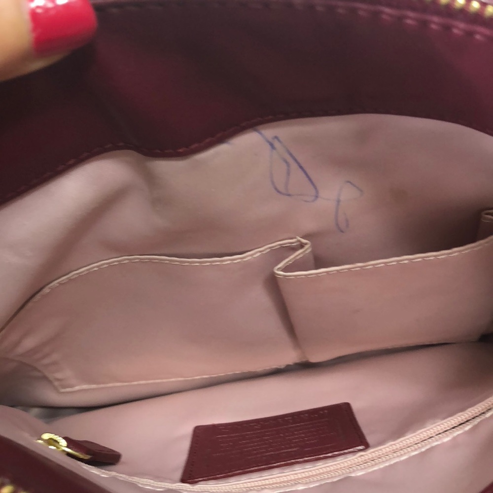 Authentic coach cross body patent deep red color - Picture 5 of 5